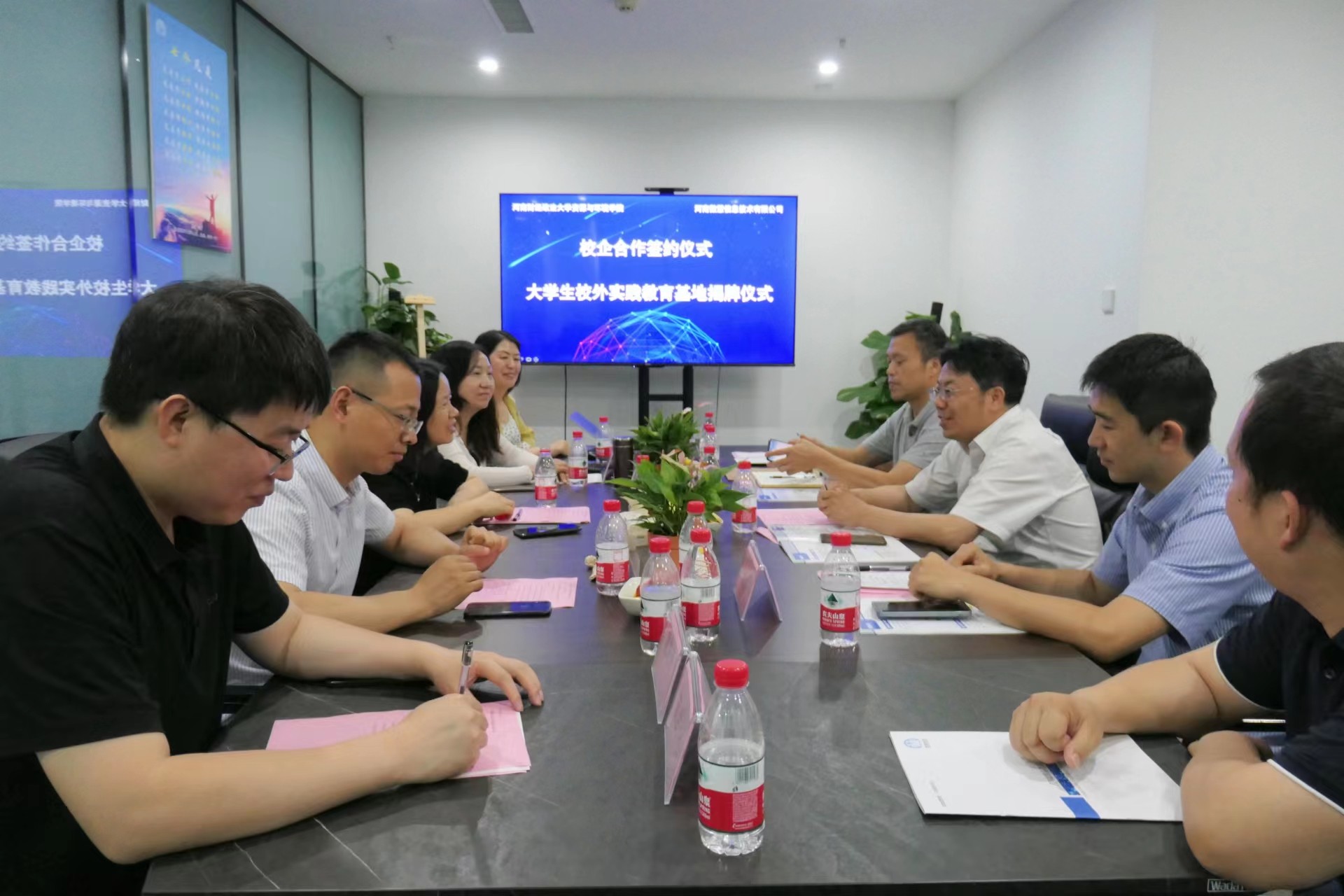 熱烈祝賀|河(hé)南财經政法大(dà)學資源與環境學院聯合河(hé)南數(shù)慧舉行(xíng)的“實踐教學基地”簽約及揭牌儀式圓滿落幕